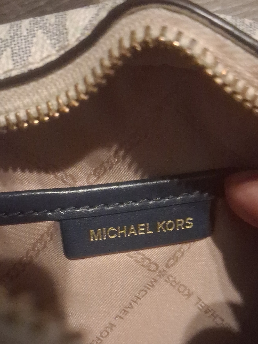 Micheal Kors Jet Set - Picture 6 of 9